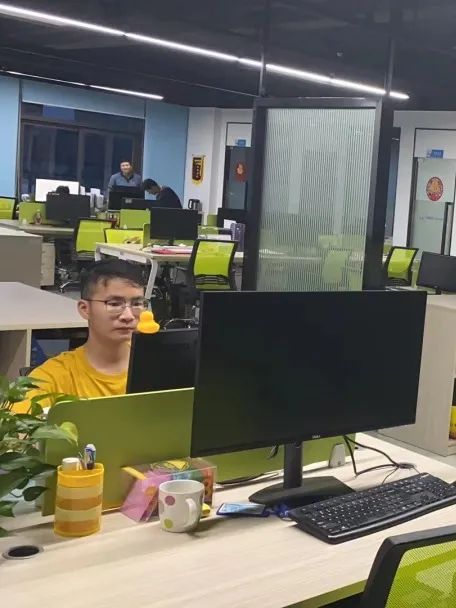 奋战一线丨EMC易倍人的假期这样过