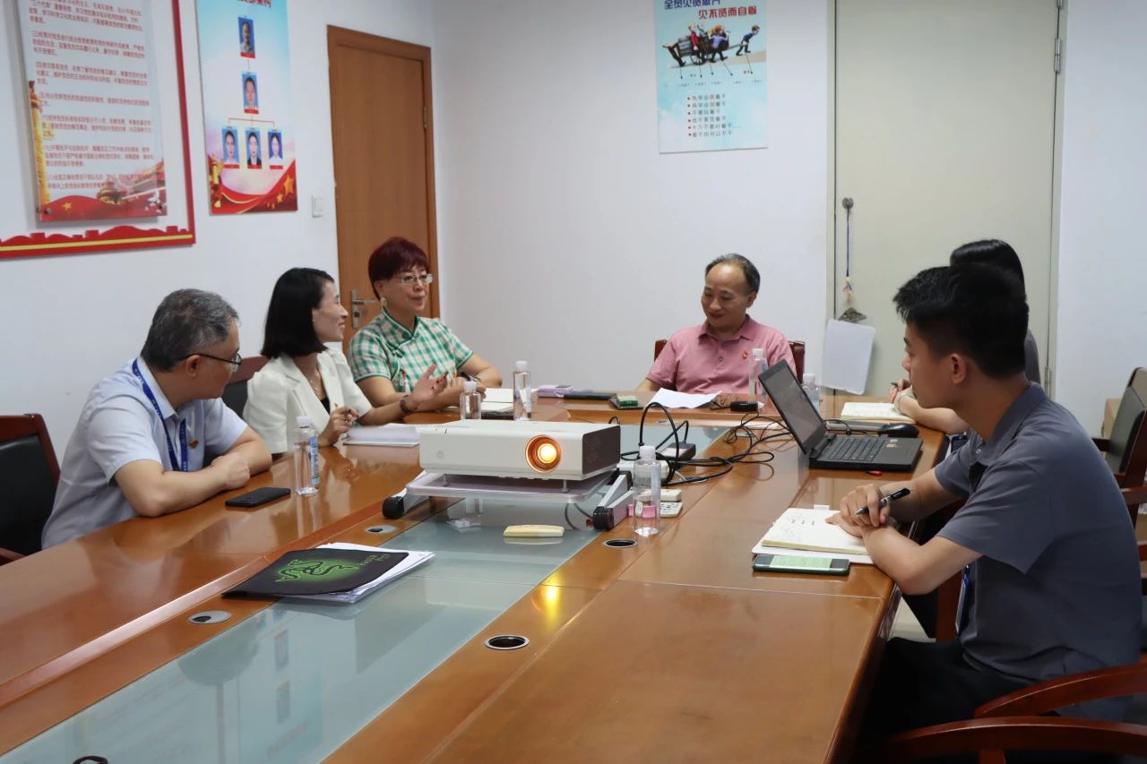 党旗飘扬，，，共庆绚烂