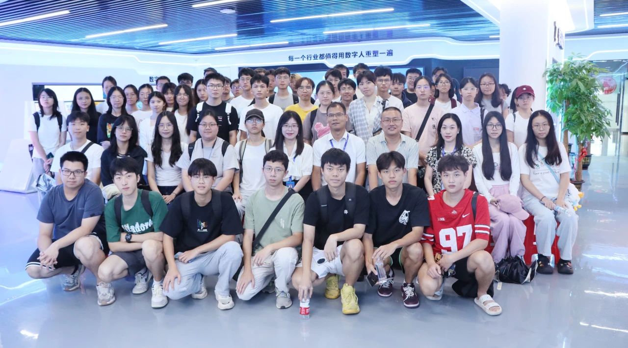 探索未来科技，共筑智慧桥梁