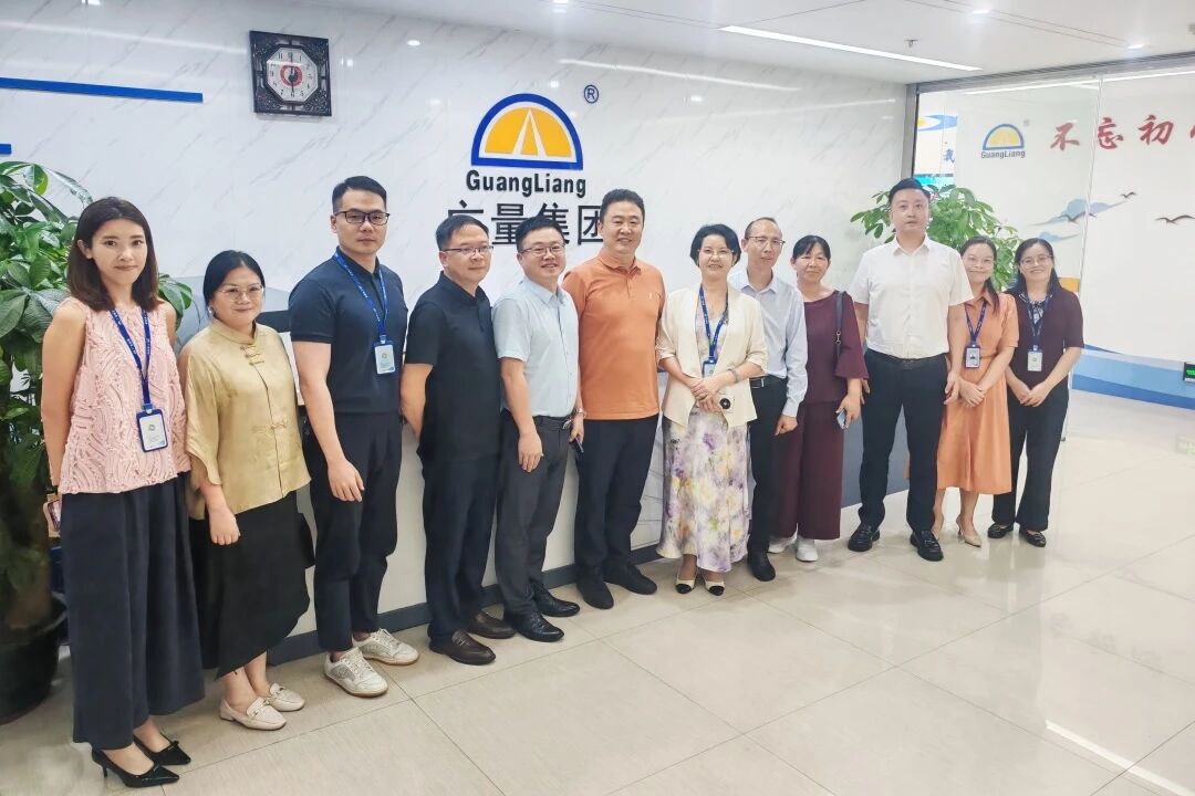 EMC易倍集团丨贵州大数据局向导莅临旅行，共探实景三维+数据要素资产化驱动的AI融合开展